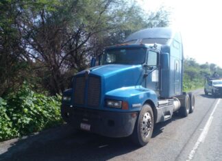 Recupera policía de San Francisco del Rincon, tractocamión robado en Jalisco.