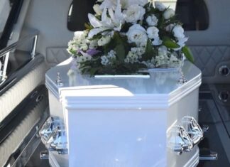 Investigan por qué una niña fue velada viva en un funeral en San Luis Potosí; un médico la dio por muerta.