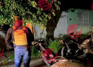 Detienen a tres sujetos con seis motos y un auto con reporte de robo en Moroleon.