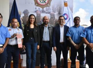 En su día, reconocen en Silao, a elementos de bomberos con entrega de equipos y herramientas.