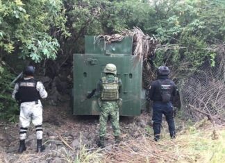 Inhabilitan dos “monstruos” en Tierra Caliente en Michoacán.
