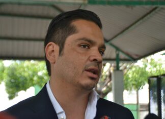 Pemex genera contaminantes, pero también las calles sin pavimentar; César Prieto