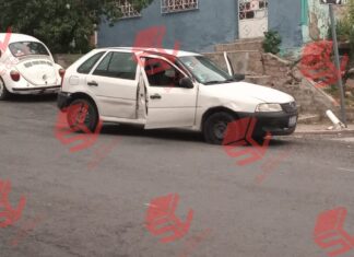 Un hombre fue atacado a balazos en el Barrio de El Zapote en Celaya; murió cuando recibía atención médica.