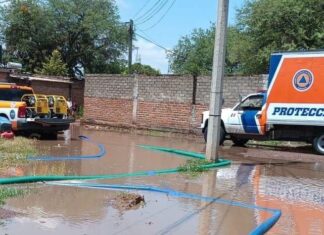 Atiende la Coordinación Estatal de Protección Civil, emergencia por el desbordamiento de un arroyo en el municipio de Pénjamo.