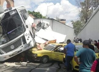 Trailer sin frenos embiste a 23 vehículos en Querétaro, reportan 36 personas lesionadas, cuatro de ellas de gravedad.