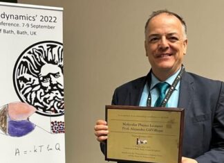 Investigador de la UG, se convierte en el primer científico latinoamericano galardonado con el “Molecular Physics Award”.