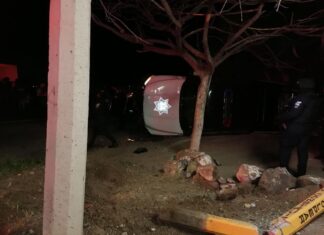 Accidente vehicular dejó un saldo de cinco elementos de FSPE lesionados en la carretera Panamericana en Apaseo el Grande
