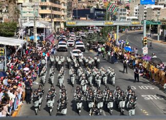 SE REALIZA POR PRIMERA VEZ EL DESFILE CÍVICO MILITAR EN LEÓN
