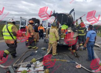 Seis personas sin vida y dos más heridas fue el saldo de un accidente vehicular en la carretera Querétaro-San Luis de la Paz
