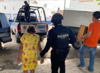 MUJER EXTRAVIADA ES ENTREGADA A SUS FAMILIARES