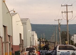 Tras persecución en Celaya, detiene a dos y aseguran un vehículo; hubo disparos.