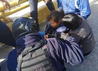 PERSONAL DE SSCC EVITA QUE MUJER SE QUITE LA VIDA