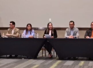 Lorena Alfaro García, presidenta municipal de Irapuato ofrece disculpas a manifestantes detenidas el 01 de mayo.