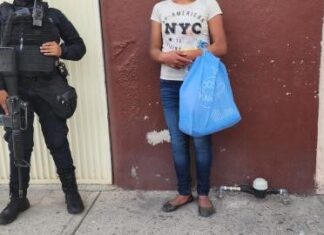 AUXILIA POLICÍA MUNICIPAL A NIÑA OAXAQUEÑA