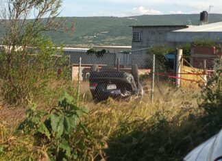 Un menor fallecido y cinco personas.lesiondaa fue el saldo de una Volcadura en la carretera Salvatierra- Celaya.