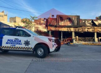 Continúa en resguardo tienda de conveniencia que fue incendiada el día de ayer en León