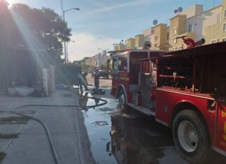 Bomberos de Villagrán y Cortázar sofocan incendio de dos viviendas en la colonia El Rehilete.