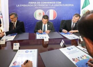 Gobierno de Guanajuato y embajada de Francia firman convenio para enseñar frances en escuelas.