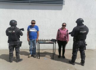 POR AGREDIR A OFICIALES, DOS PERSONAS SON DETENIDAS CON DROGA