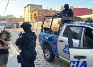 POLICÍA BRINDA AUXILIO A JOVEN PERDIDA