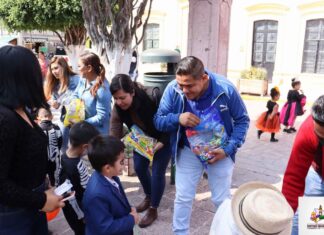 Presidencia Municipal, Casa de la Cultura y DIF Municipal 𝐞𝐧𝐭𝐫𝐞𝐠𝐚𝐫𝐨𝐧 𝐜𝐚𝐥𝐚𝐯𝐞𝐫𝐢𝐭𝐚 𝐚 niños y niñas