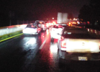 Comando armado asaltan a más de 40 automovilistas en la autopista Veracruz- Puebla.