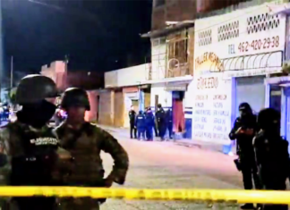 Autoridades investigan la masacre en bar de Irapuato, que dejo un saldo de 12 muertos, seis hombres y seis mujeres, así como tres heridos graves.