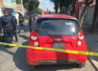 Tras persecución detienen en Irapuato a sujeto que había robado un auto momentos antes, se le aseguró un arma de fuego.