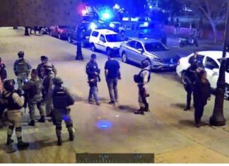 Detienen a sujetos abordo de un vehículo que intentaron huir de un reten montado por la Guardia Nacional en Valle de Santiago.