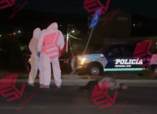 Motopatrullero atropella y mata a un hombre de la tercera edad en León; el oficial resultó gravemente lesionado.