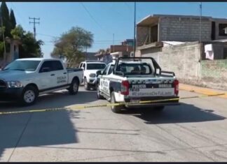 Vecinos encuentran cuerpo sin vida, embolsado en la colonia Ampliación Gertrudis Sánchez en Morelia.