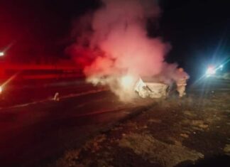 PC Y BOMBEROS ATIENDEN INCENDIO DE VEHÍCULOS