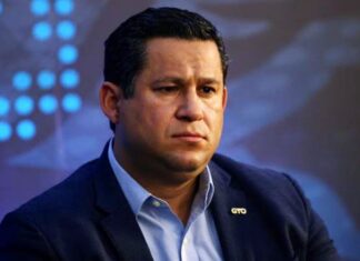 El Gobernador del Estado, Diego Sinhue Rodríguez Vallejo, afirmo que la quema de vehículos se originó después del ataque a policías en Rincón de Tamayo; hay varios detenidos.