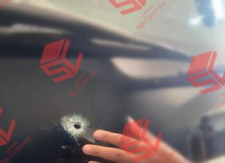 Una mujer resultó lesionada por proyectil de arma de fuego, después de que el autobús donde viajaba fue atacado a balazos.