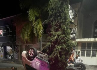 Cuantiosos daños materiales fue el saldo de un choque entre dos vehículos en Moroleon