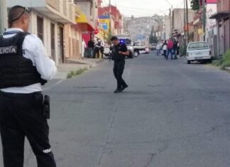 Dos hombres fueron atacados a tiros muriendo uno en el lugar y otro al ser trasladado.