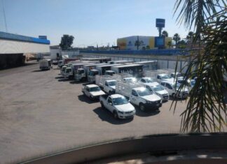 Trabajadores de la Agencia Corona de Moroleón, exigen mejores salarios, capacitación y uniformes; como respuesta recibieron un «no, la puerta está muy ancha para el que no esté de acuerdo».