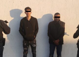 DOS DETENIDOS CON LONAS ALUSIVAS A GRUPO DELICTIVO