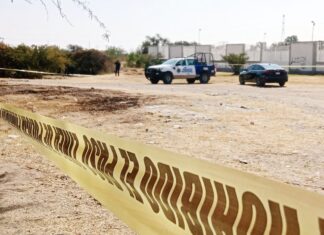 Localizan el cuerpo de una persona sin vida, encobijado, en la colonia Refugio de San José en Leon.