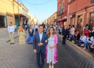 Se lleva a cabo desfile conmemorativo por el 112 aniversario del inicio de la Revolución Mexicana.