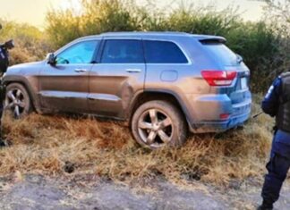 Aseguran las FSPE en la comunidad San Salvador de Torrecillas del municipio de Villagrán, una camioneta y en su interior 41 estrellas poncha llantas.