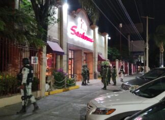 Asaltan tienda departamental en Celaya.