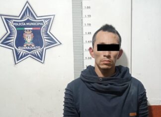 Policía municipal de Guanajuato detuvo a una pareja con ocho bocinas, no acreditaron su propiedad.