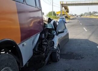 Una persona lesionada y daños materiales fue el saldo de un accidente vehicular en la carretera Celaya-Comonfort