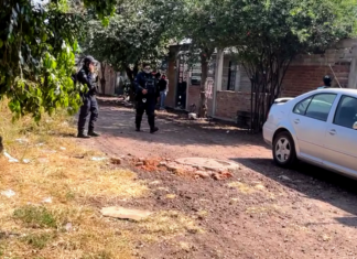 Un hombre fue atacado a balazos al interior de su domicilio en la colonia Ampliación San José, en Salamanca.