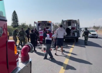 Choque entre tres vehículos en la carretera federal Salamaca- Valle de Santiago, dejo un saldo de cinco personas lesionadas.