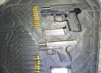 Detiene policía de Leona tres hombres por posesión de arma de fuego en la colonia Paseos de la Fragua en León.