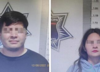 Detienen a tres universitarios por destruir adornos navideños de la calle Pocitos en Guanajuato.