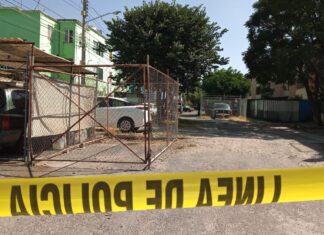 Celaya GTO- Un hombre quedó sin vida sobre la banqueta del Andador Sabino de la colonia Los Pinos después de que fue atacado a balazos.