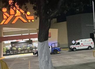 Sujetos armados roban teléfonos celulares de la tienda Chedraui de Plaza las Américas, en Celaya.